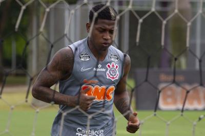 Corinthians decidirá nesta semana se devolve ou não Yony González ao Benfica