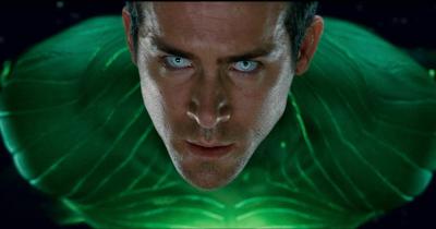 Ryan Reynolds volta a zoar Lanterna Verde com seu próprio corte do filme