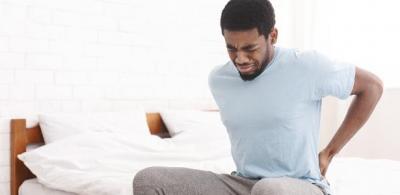 Dor nas costas nem sempre é muscular ou coluna; conheça outras causas