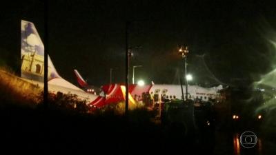 Mais de 170 pessoas sobrevivem a acidente durante pouso de avião na Índia