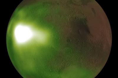 NASA divulga imagens do pulsante brilho do céu noturno de Marte
