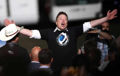 Elon Musk derrota Jeff Bezos em disputa por missões militares