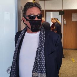 Criador McAfee antivírus é preso por usar calcinha como máscara