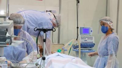 Mais de 1 milhão de profissionais de saúde no Brasil tiveram sintomas da Covid