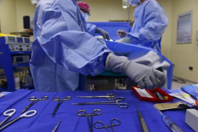 Após bariátrica, plano de saúde é condenado a fazer cirurgia reparadora de mamas em jovem