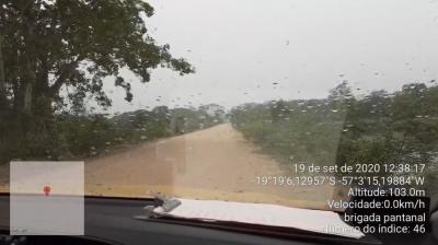 VÍDEO: chuva rápida dá um alívio nos combates aos incêndios no Pantanal