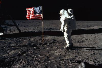 Nasa quer levar primeira mulher à Lua até 2024