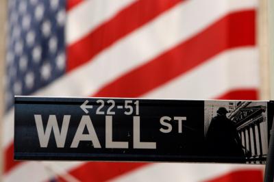 Wall Street fecha em alta com impulso de Amazon, apesar de preocupações com economia