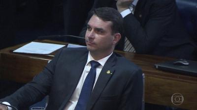 MP diz que Flávio Bolsonaro pode ter cometido crime de desobediência ao faltar acareação