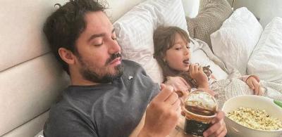 Fernando Zor posa com filha após acidente: 'Princesinha cuidando do papai'