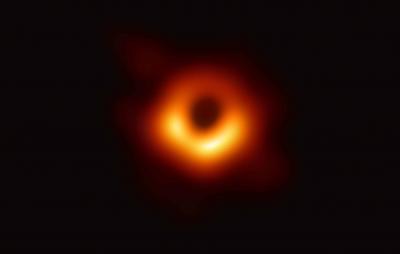 Primeira imagem de um buraco negro é transformada em filme