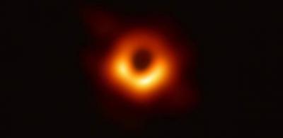 Em movimento! Cientistas criam animação com a 1ª imagem de um buraco negro