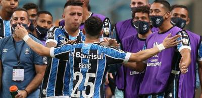 Grêmio vence U. Católica por 2 a 0 e se aproxima de oitavas da Libertadores