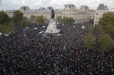 Marcha em Paris faz homenagem a professor decapitado por extremista