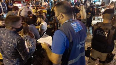 Prefeitura aplica 11 multas em bares e restaurantes do Leblon, no Rio, por aglomeração