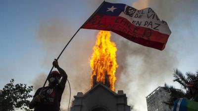 Duas igrejas são incendiadas no primeiro aniversário das revoltas no Chile