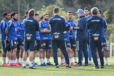 Felipão comanda primeiro treino, e Cruzeiro encerra preparação para duelo com o Operário-PR