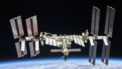 Cosmonautas encontram a origem do vazamento de ar na ISS e tentam solução