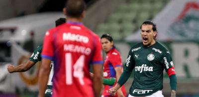 Palmeiras faz 5 a 0 no Tigre, quebra série ruim e passa com melhor campanha