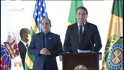 Bolsonaro diz a Guedes que Brasil não aumentará impostos após a pandemia