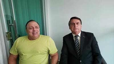 'É simples assim: um manda e o outro obedece', diz Pazuello ao lado de Bolsonaro