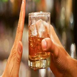 Parar ou reduzir o consumo de bebidas alcoólicas gera uma série de vantagens para a saúde;