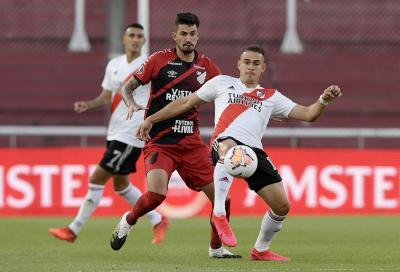 Desfalcado, Athletico mostra limitações contra o River, mas sai fortalecido da Libertadores