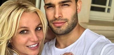 Britney Spears celebra 39 anos e ganha homenagem do namorado: 'Minha leoa'