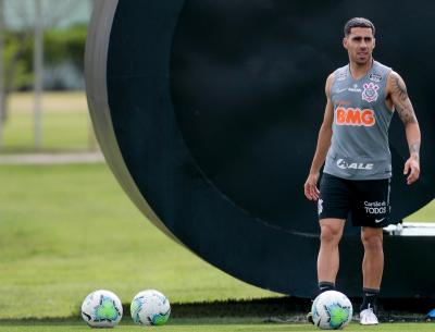 Gabriel celebra retomada no Corinthians e diz estar atrás de um gol: 