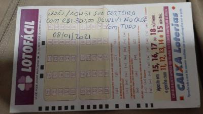 Carteira com R$ 1,8 mil achada no terminal de ônibus em Niterói é devolvida: 'Nem tudo está perdido'