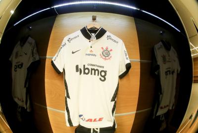 Corinthians encaminha renovação de patrocínio e deve ter mudanças na camisa ao longo de 2021
