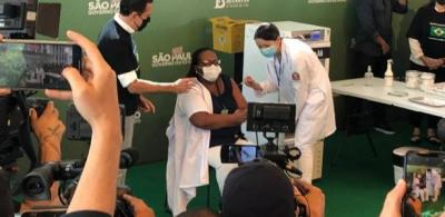 Enfermeira de SP, negra e moradora de Itaquera é 1ª vacinada no Brasil