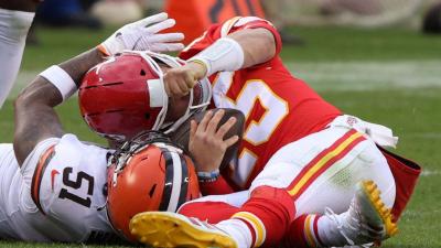 NFL: Mahomes sai machucado, mas Chiefs vencem Browns no sufoco e vão à final da AFC pelo 3º ano seguido