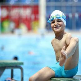 Nadador sem braços de 10 anos ganha título de atleta do ano