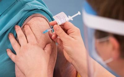 Após morte de 33 idosos que receberam vacina da Pfizer, Noruega tenta acalmar população