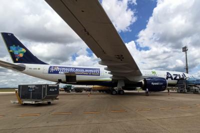 Avião que não foi para Índia está levando a CoronaVac pelo Brasil