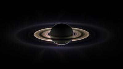 Possível detecção de amônia sugere existência de oceanos subterrâneos em luas de Saturno