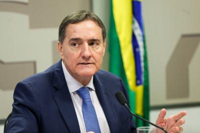 Brasil terá primeiras vacinas de consórcio em março, mas envio será limitado até junho, diz vice-diretor da Opas