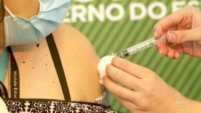 Prefeituras começam a suspender vacinação contra Covid por causa da falta de doses