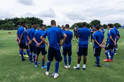 Cruzeiro busca dois zagueiros após venda de Cacá a clube do Japão