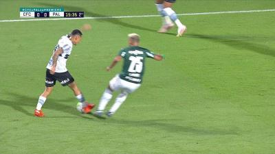 Vídeo: Gabriel Menino sofre entorse, preocupa Palmeiras e vai passar por exames