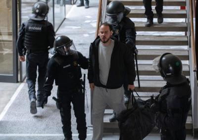 Justiça espanhola aumenta pena de rapper condenado por letras com ofensas à monarquia