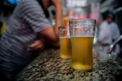 Psicólogo alerta para perigo do abuso de bebidas alcoólicas durante pandemia