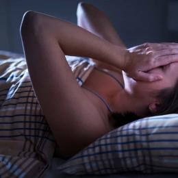 Dormindo menos de cinco horas por noite aumenta o risco de demência