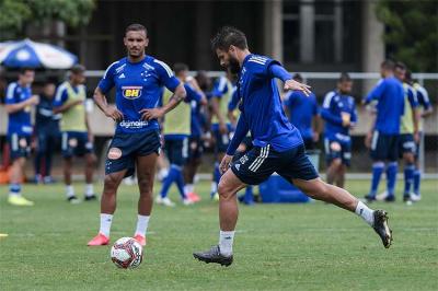 De olho no Mineiro, Cruzeiro prepara esboço do time em jogo-treino na Toca