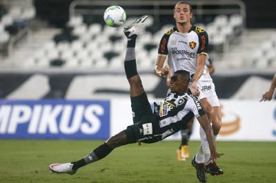 São Paulo faz reunião com Botafogo nesta terça e tenta acordo por Kanu