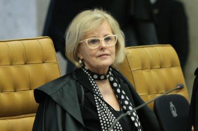 Rosa Weber manda Bolsonaro explicar decretos que flexibilizaram compra de armas