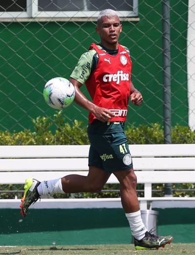 Liberado para jogar, Gabriel Veron projeta primeira final como profissional do Palmeiras