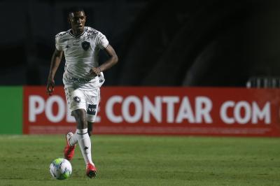 Após encaminhar venda de Kanu ao São Paulo, Botafogo volta atrás e recusa proposta
