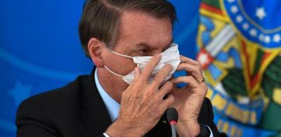 No dia mais letal da covid-19, Bolsonaro questiona máscara e isolamento